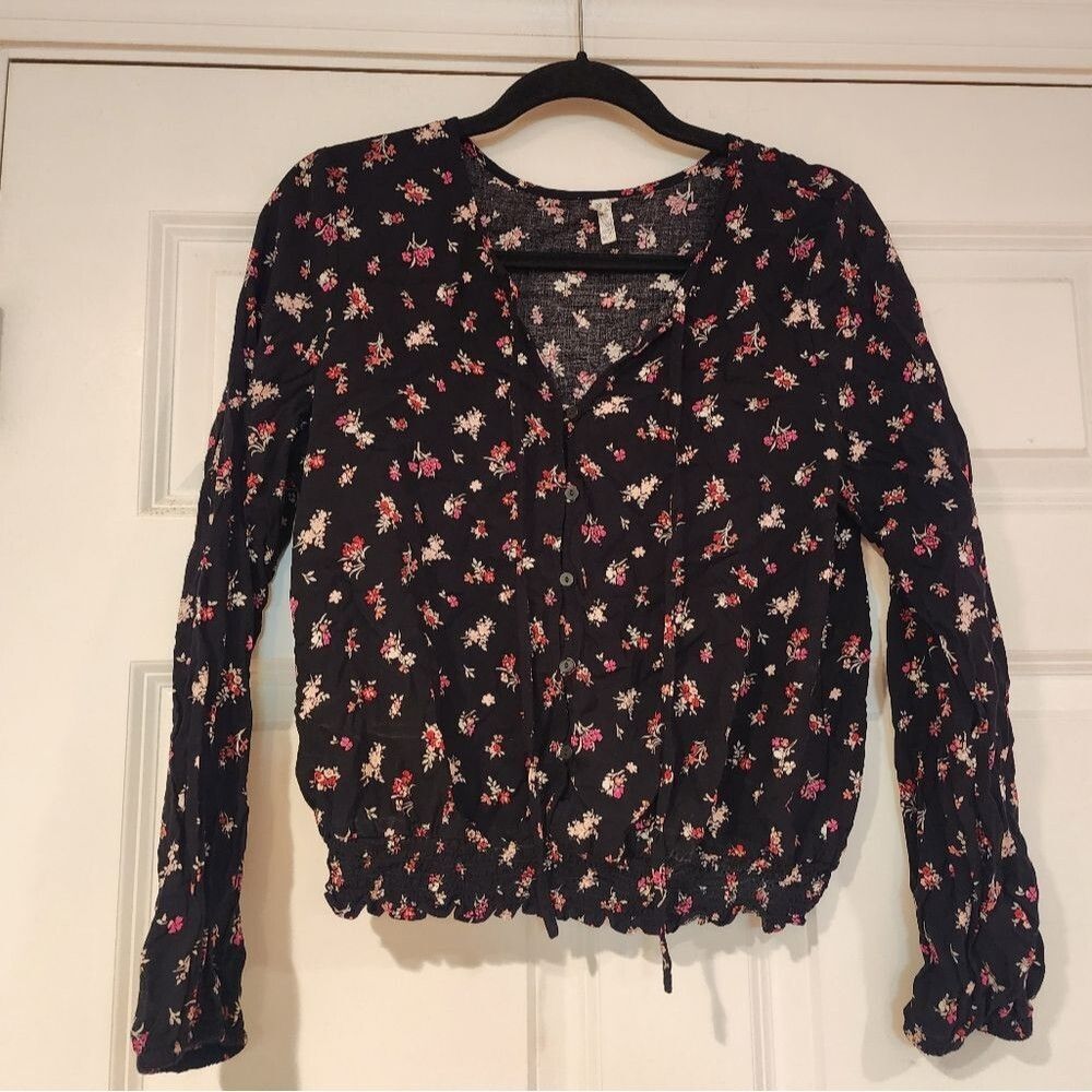 Mudd black floral long sleeve blouse L